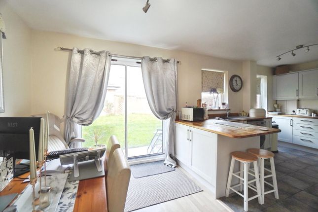 16, Spindle Beams, Rochford photo 4