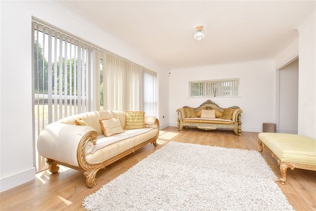 Brighton Road, Tadworth photo 3