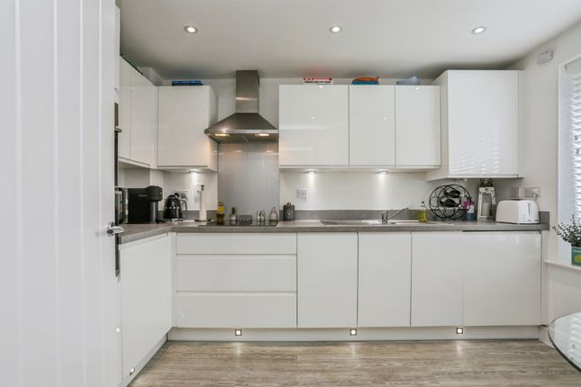 24, Baines Way, Woodbridge photo 2