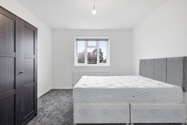 4, 6, Masters Close, Luton photo 3