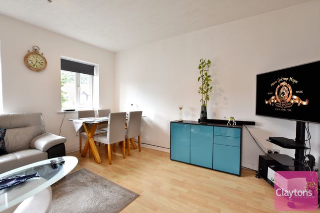 Flat for sale in Rochester Drive, Garston, Watford