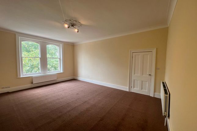 Flat 4, 61 Warminster Road, London photo 2