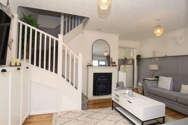 62, Manor Chase, Beddau photo 3
