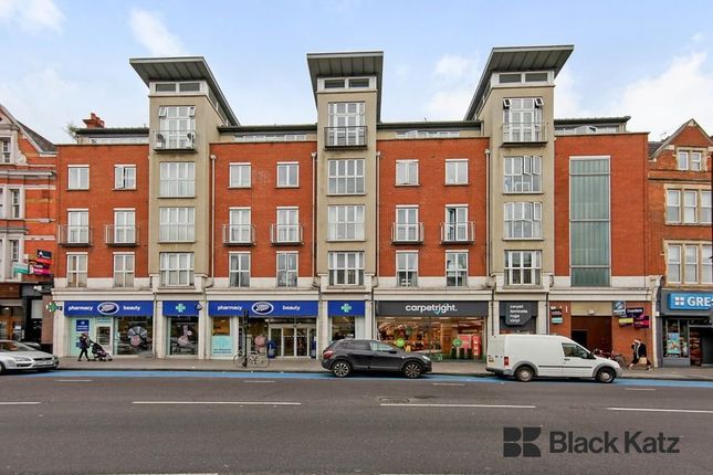 Flat to rent in Clapham High Street, London