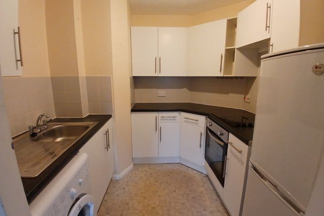171, Wordsworth Mead, Redhill photo 3
