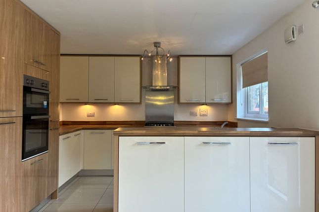 27 Coed Y Felin, Pontypool photo 2