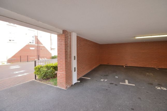 27 Fletton Dell, Milton Keynes photo 3