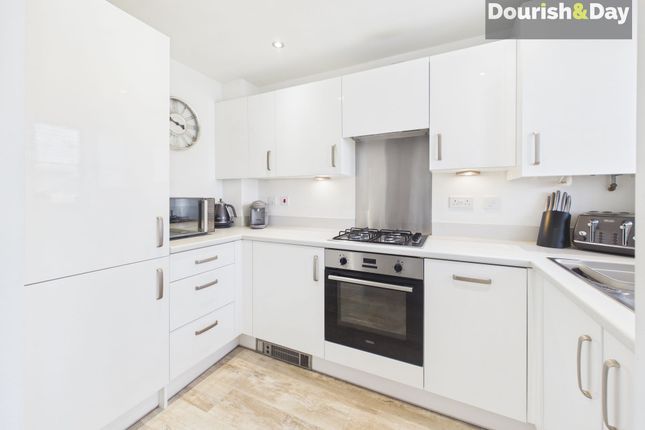 9 Portchester Lane, Stafford photo 3