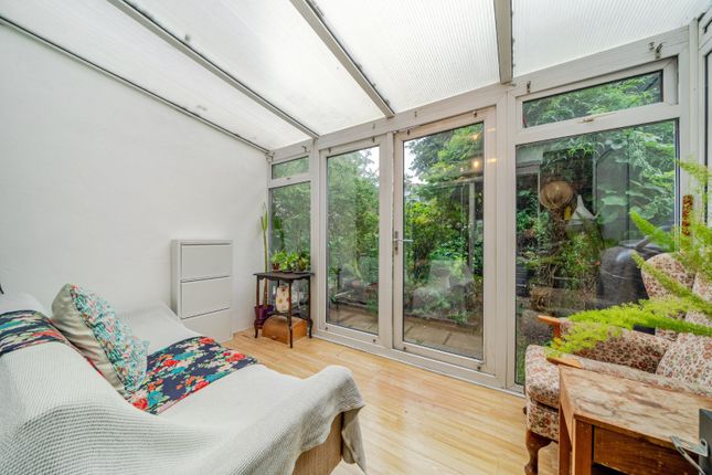 10, Waterside Close, London photo 4