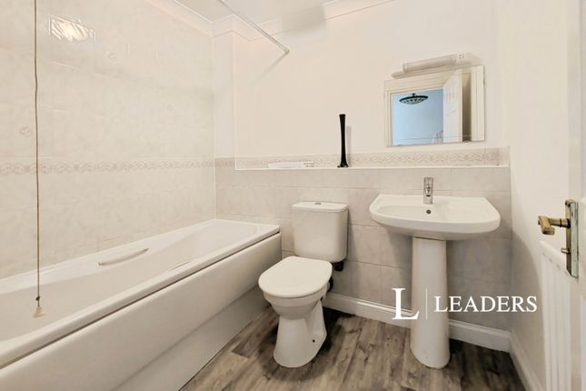 Flat 10, Locksley Court 24-26,, Archers Road, Hampshire photo 3