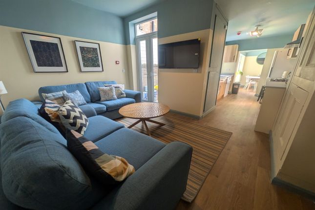 Room 5, 10, Beeston, Nottingham photo 4