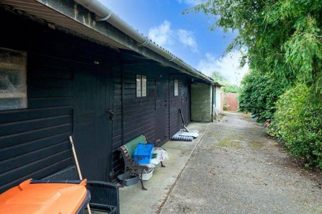Bungalow for sale in Tring Road, Wellhead, Dunstable, Bedfordshire