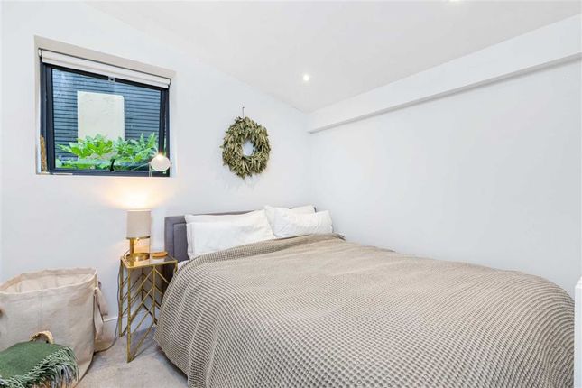 Flat for sale in Sunninghill Road, London
