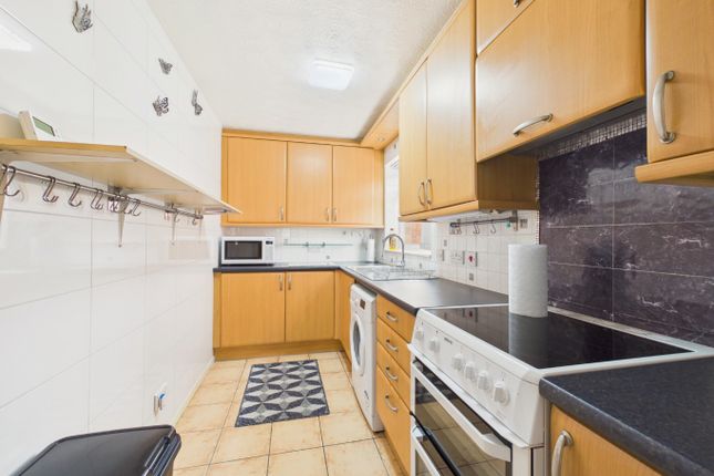 38 Warwickshire Close, Hull, East Riding Of Yorkshire photo 3