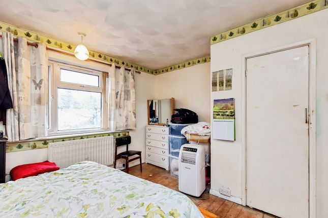 7, Doris Road, KETTERING photo 5