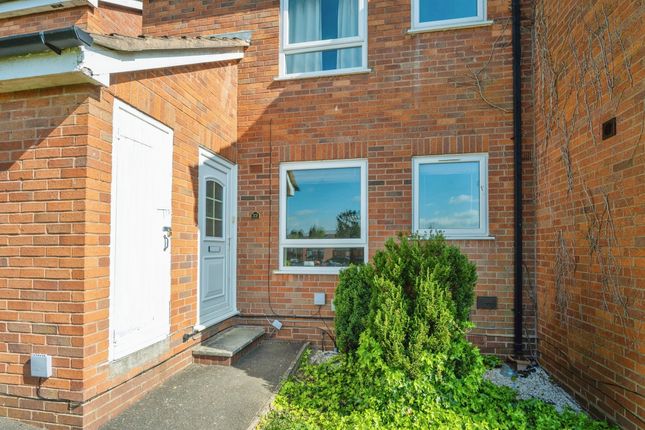 32, Hamble Close, Worcester photo 2