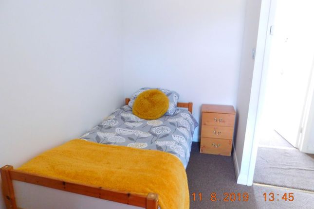 Thumbnail Room to rent in Room 5, Honeywood