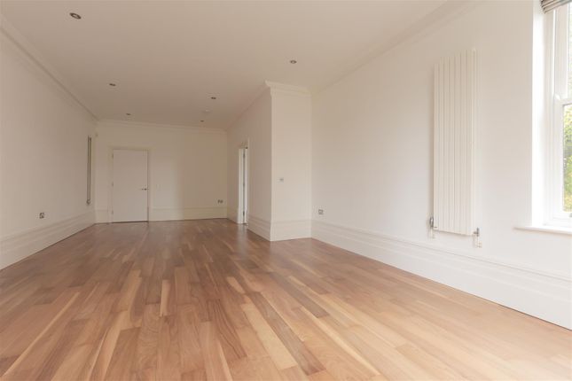 Apt 7, Chesham House, Bowdon photo 3