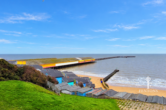 2, Woodberry Way, Walton-on-the-Naze photo 2