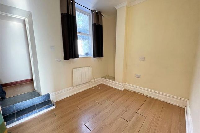 24 Market Street, High Peak photo 4