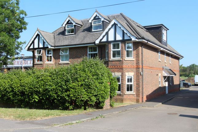 Thumbnail Flat for sale in The Grn, Theale