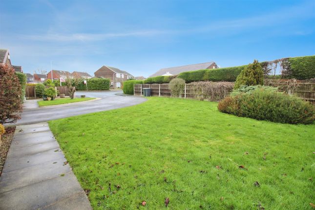 28, Farnham Croft, Leeds photo 2