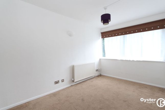 Flat 11, Ailantus Court Stonegrove, Edgware photo 4
