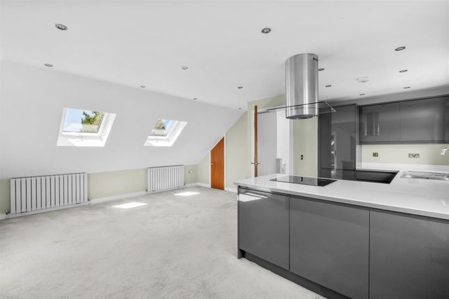 Flat 2, 32, Pinions Road, High Wycombe photo 4