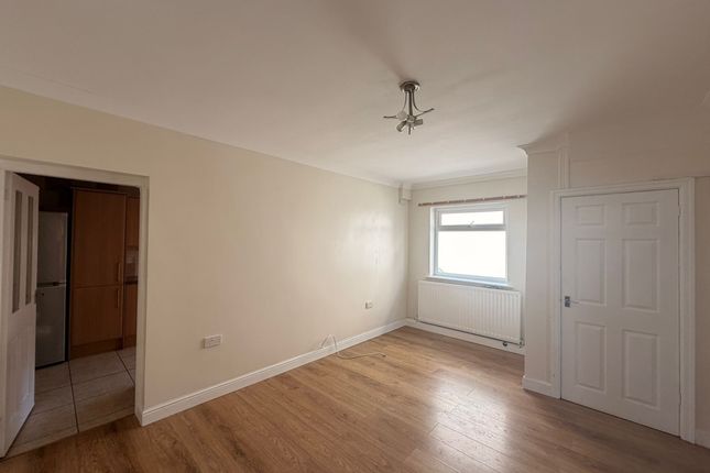 54 Elton Hall Ln, Wolverhampton photo 4