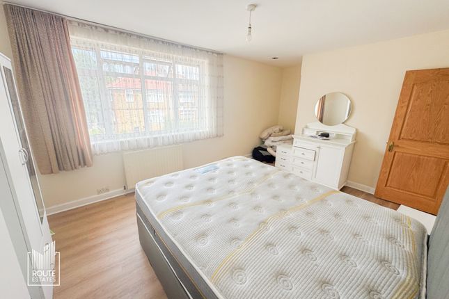 41, Latymer Way, Greater London photo 4