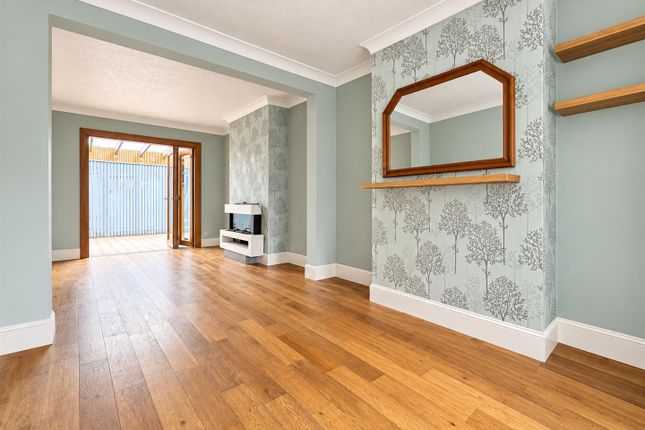 13, Charter Road, Slough photo 4