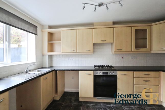 27, Anglia Drive, SWADLINCOTE photo 4