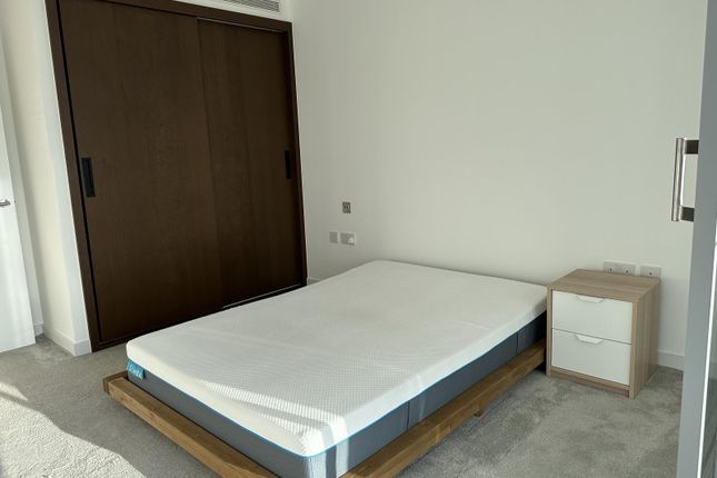 Apartment 3207, 10 Marsh Wall, London photo 4