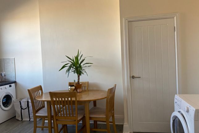 Flat 5, Scarborough photo 3