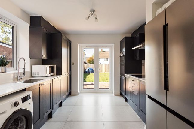 9, Moreton Gardens, Woodford Green photo 4