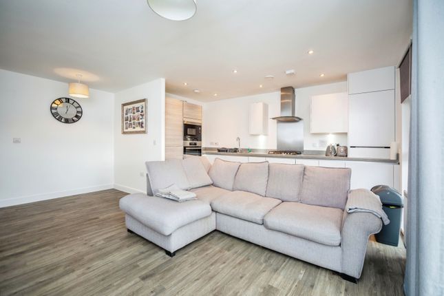 Flat for sale in Knights Templar Way, Rochester, Kent