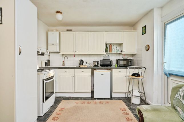 105, Gurnard Pines, Cowes photo 3