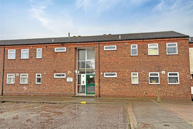 2-bed flat on 27, Glebe Close, SOUTHEND-ON-SEA, £109,000