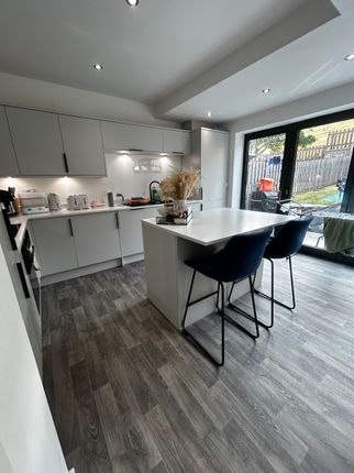 113 Kinder Avenue, Huddersfield photo 4