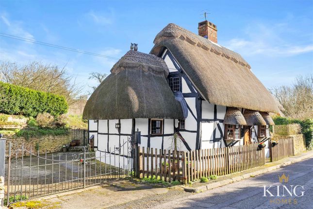 Thumbnail Cottage for sale in Stratford Road, Harvington, Evesham