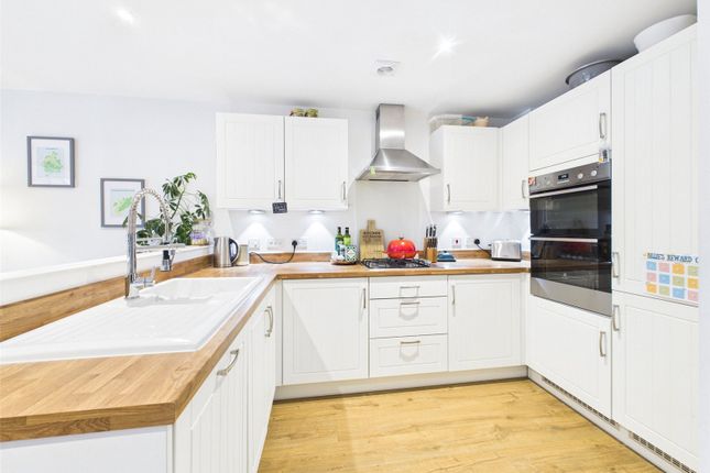 38, Brambling Way, Gloucester photo 3
