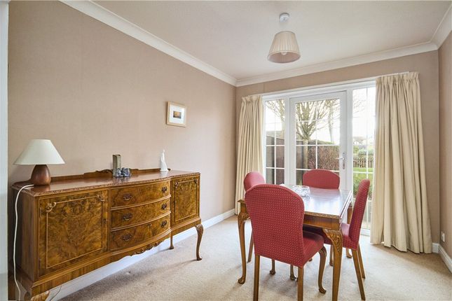 22, St. Helens Close, West Yorkshire photo 4