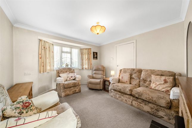 118, Little Green Lane, Surrey photo 2
