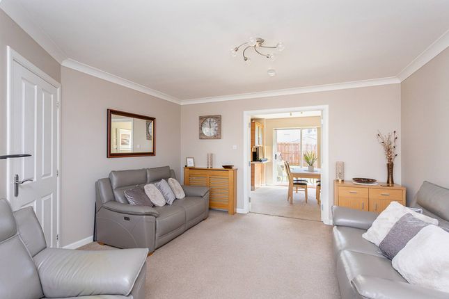 18, Bennachie Way, Dunfermline photo 4