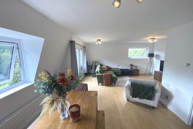 18, Lakeside Court, Borehamwood photo 5