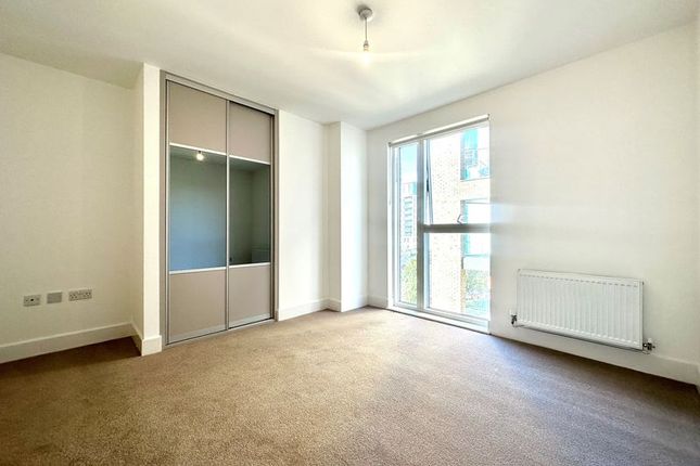 83J Umber House, Lismore Boulevard, London photo 4