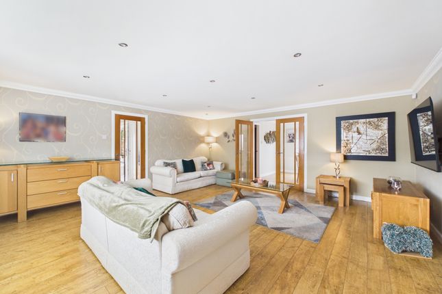 13, Selkirk Way, Carnbroe, Coatbridge photo 3