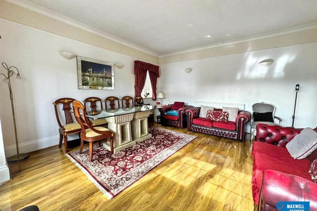 Flat 2, Canterton, Royston Grove, Hatch End photo 3