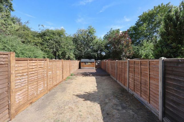 29, Holly Gardens, West Drayton photo 4