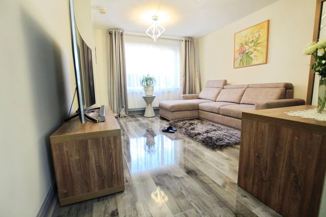 10, Holmefield View, Bradford photo 4